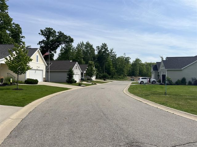 1460-1462 Trail View Drive, Greenville, MI 48838