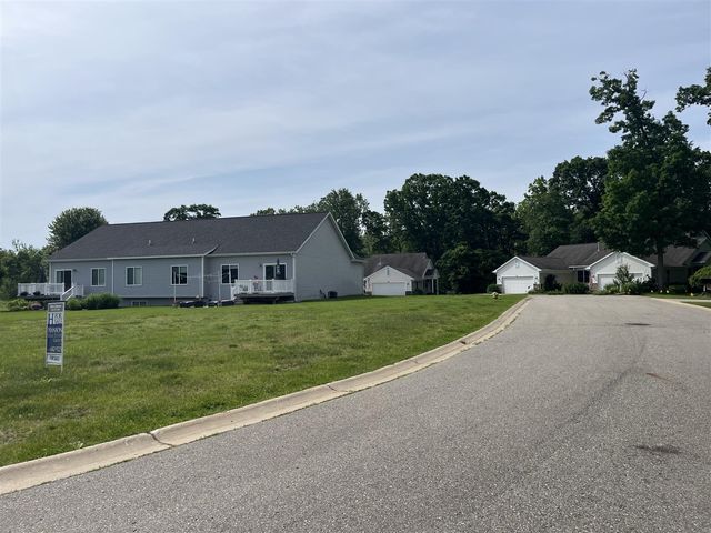 1460-1462 Trail View Drive, Greenville, MI 48838