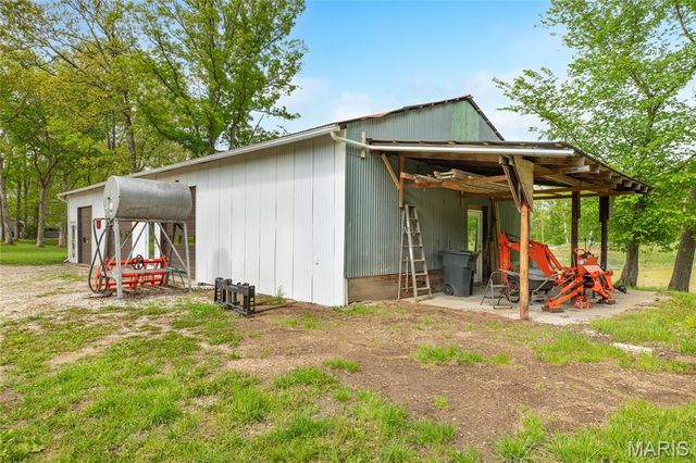 222 Prairietown Road, Dorsey, IL 62021
