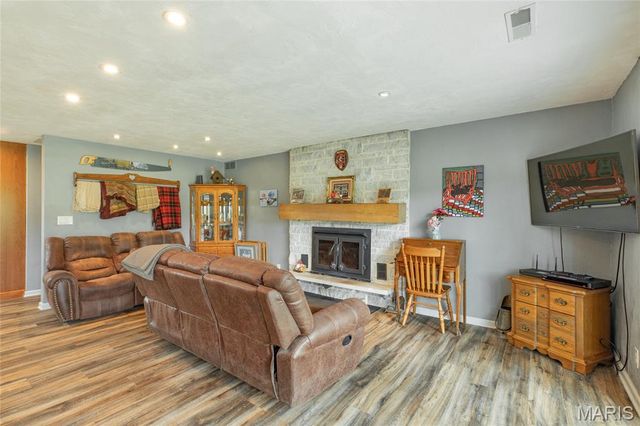 222 Prairietown Road, Dorsey, IL 62021