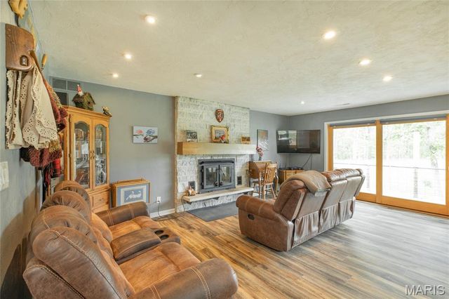 222 Prairietown Road, Dorsey, IL 62021