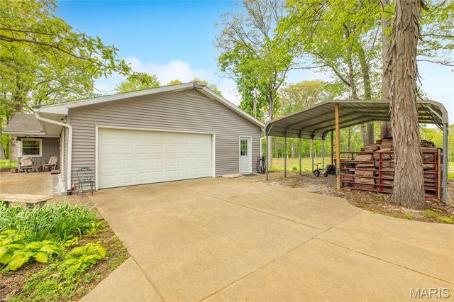 222 Prairietown Road, Dorsey, IL 62021