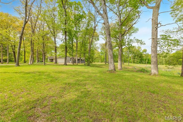 222 Prairietown Road, Dorsey, IL 62021