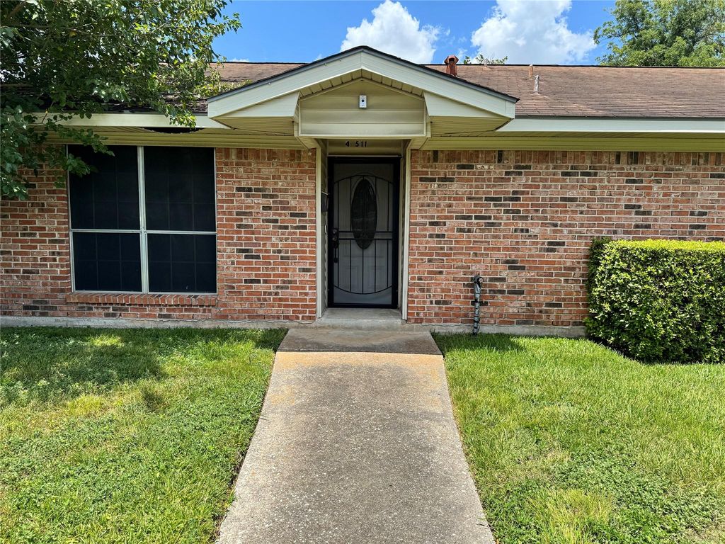 Image 1 of property listing at 4511 Chapman Street, Houston, TX 77009