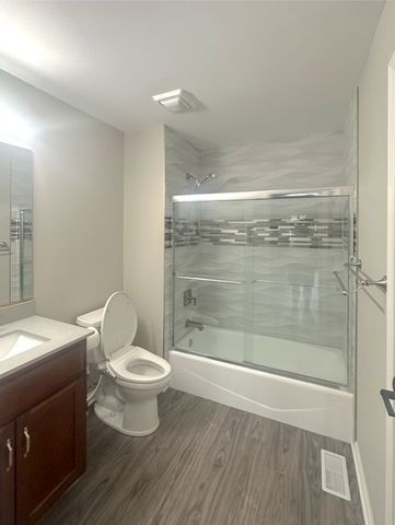 670 Leslie Court, Carol Stream, IL 60188