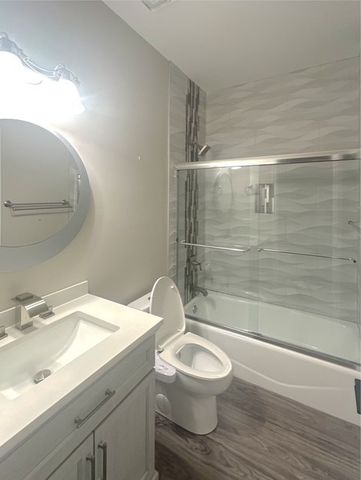 670 Leslie Court, Carol Stream, IL 60188