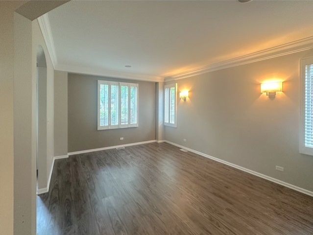 670 Leslie Court, Carol Stream, IL 60188