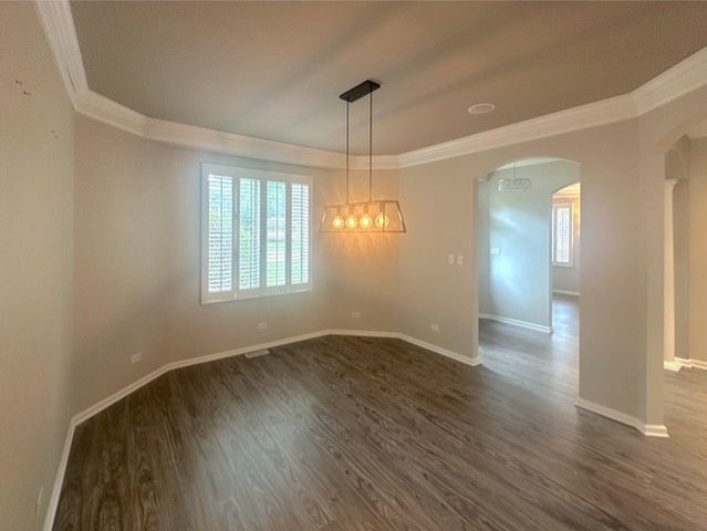 670 Leslie Court, Carol Stream, IL 60188