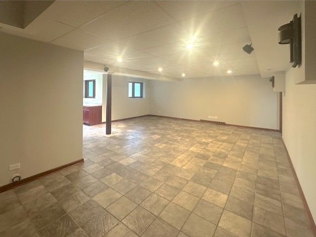 670 Leslie Court, Carol Stream, IL 60188