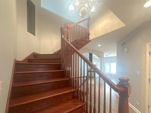 670 Leslie Court, Carol Stream, IL 60188