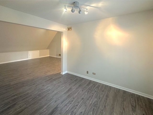 670 Leslie Court, Carol Stream, IL 60188