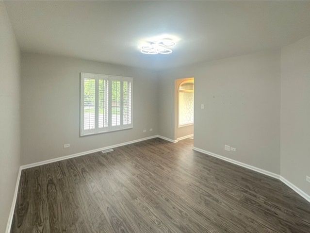 670 Leslie Court, Carol Stream, IL 60188