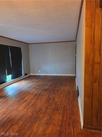 1925 Ridgehill Road, Cleveland, OH 44121