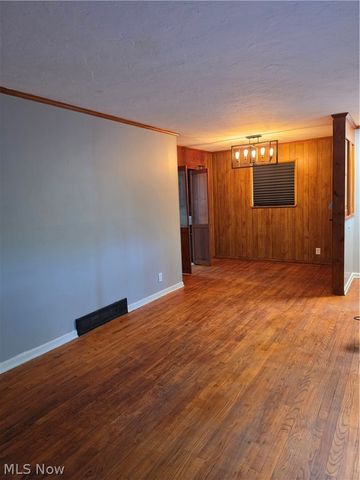 1925 Ridgehill Road, Cleveland, OH 44121