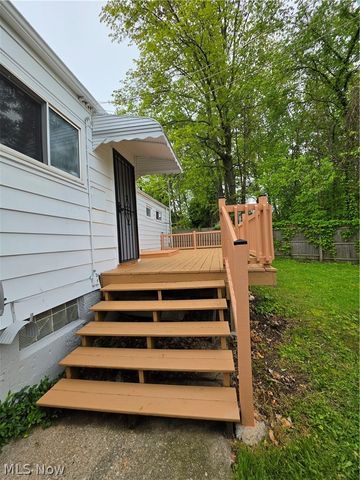 1925 Ridgehill Road, Cleveland, OH 44121