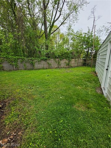 1925 Ridgehill Road, Cleveland, OH 44121