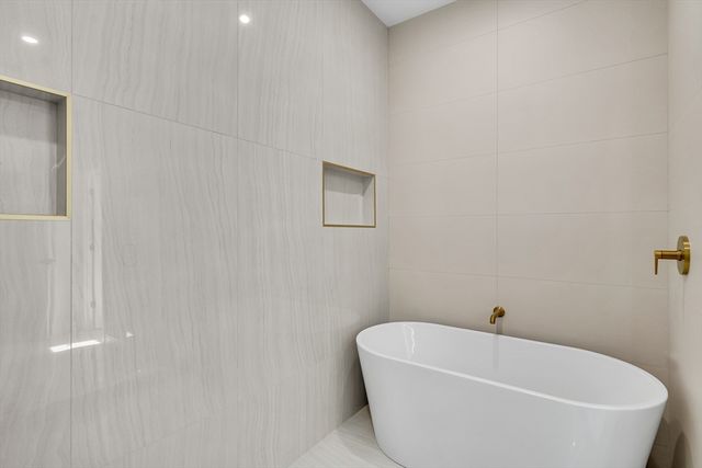 77 Thorndike Street 1, Brookline, MA 02446