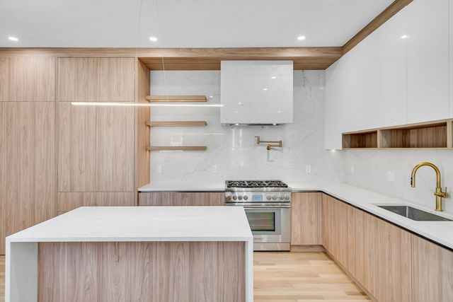 77 Thorndike Street 1, Brookline, MA 02446