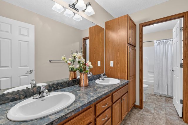 14401 Enclave Court NW, Prior Lake, MN 55372