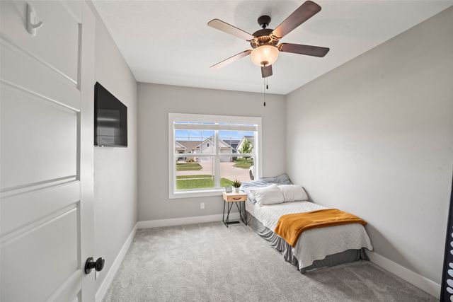 302 33rd Street SE, Altoona, IA 50009