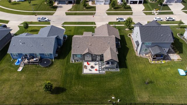302 33rd Street SE, Altoona, IA 50009