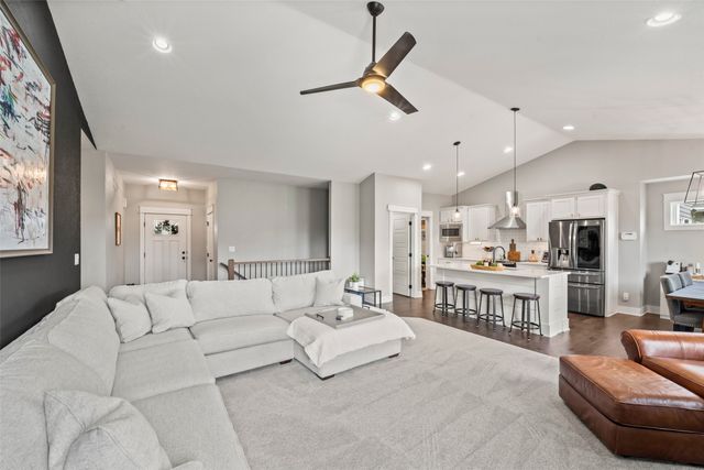 302 33rd Street SE, Altoona, IA 50009