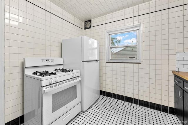 1332 Fort Park Boulevard, Lincoln Park, MI 48146