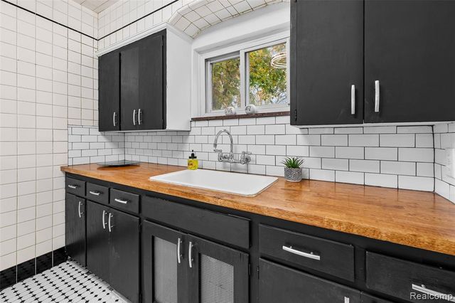 1332 Fort Park Boulevard, Lincoln Park, MI 48146