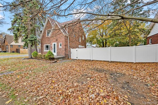 1332 Fort Park Boulevard, Lincoln Park, MI 48146