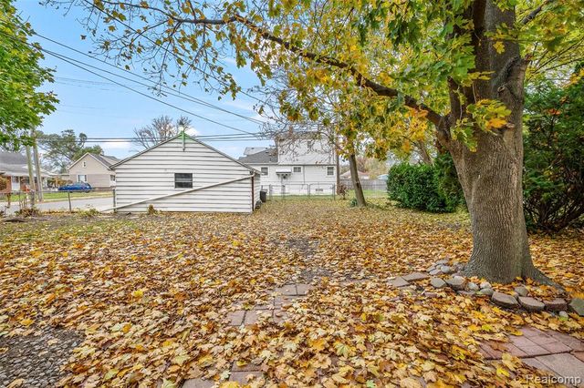 1332 Fort Park Boulevard, Lincoln Park, MI 48146