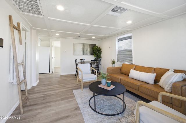 5521 W NORTHVIEW Avenue, Glendale, AZ 85301