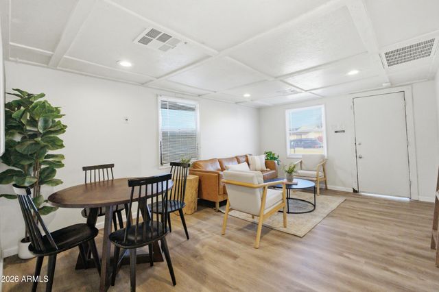 5521 W NORTHVIEW Avenue, Glendale, AZ 85301