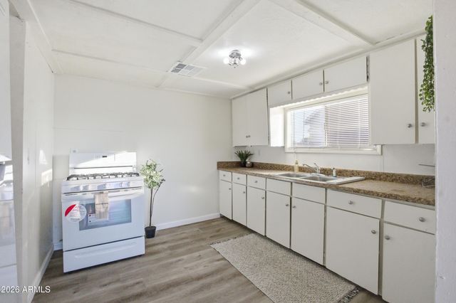 5521 W NORTHVIEW Avenue, Glendale, AZ 85301