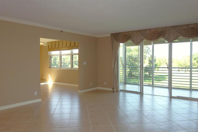 3507 Oaks Way 307, Pompano Beach, FL 33069