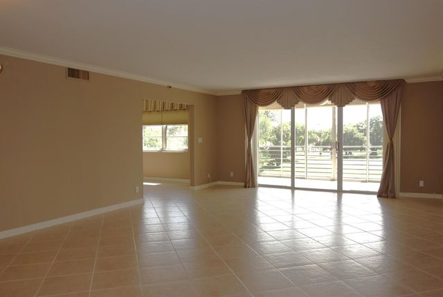 3507 Oaks Way 307, Pompano Beach, FL 33069