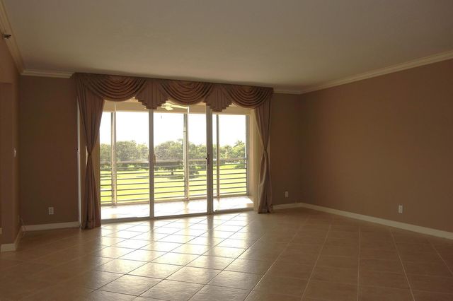 3507 Oaks Way 307, Pompano Beach, FL 33069