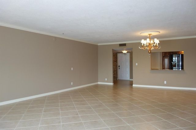 3507 Oaks Way 307, Pompano Beach, FL 33069