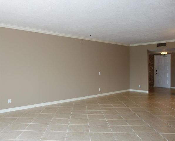 3507 Oaks Way 307, Pompano Beach, FL 33069