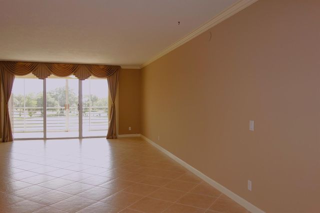 3507 Oaks Way 307, Pompano Beach, FL 33069