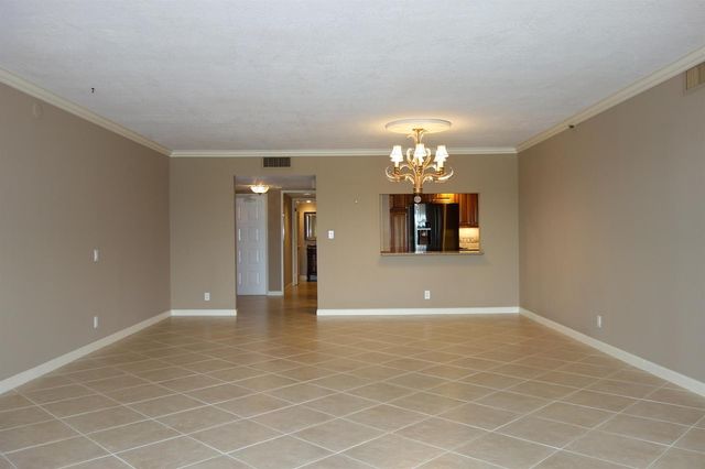 3507 Oaks Way 307, Pompano Beach, FL 33069