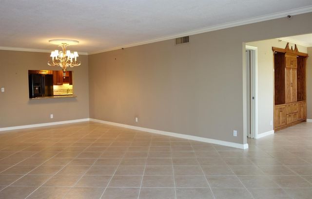 3507 Oaks Way 307, Pompano Beach, FL 33069