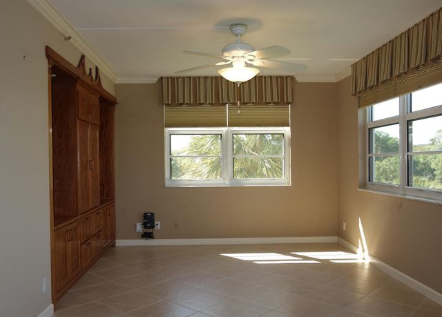3507 Oaks Way 307, Pompano Beach, FL 33069