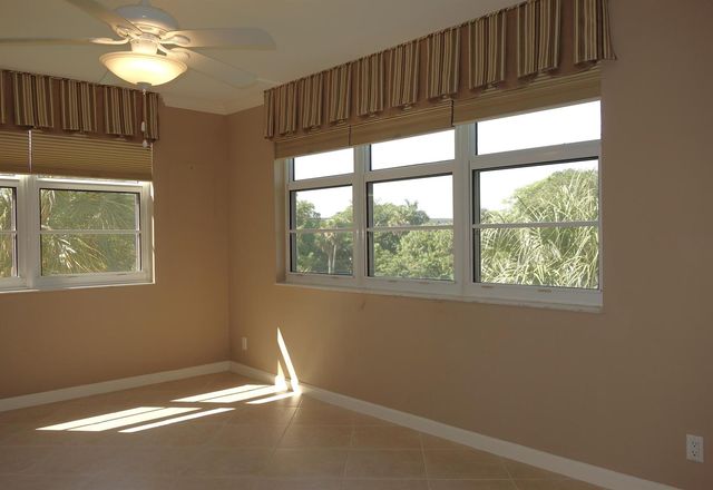 3507 Oaks Way 307, Pompano Beach, FL 33069