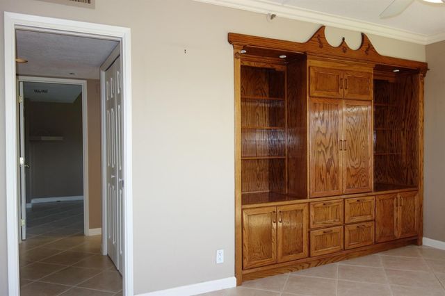 3507 Oaks Way 307, Pompano Beach, FL 33069