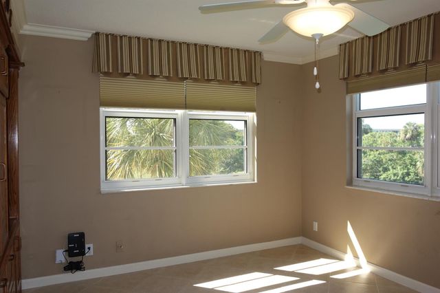 3507 Oaks Way 307, Pompano Beach, FL 33069