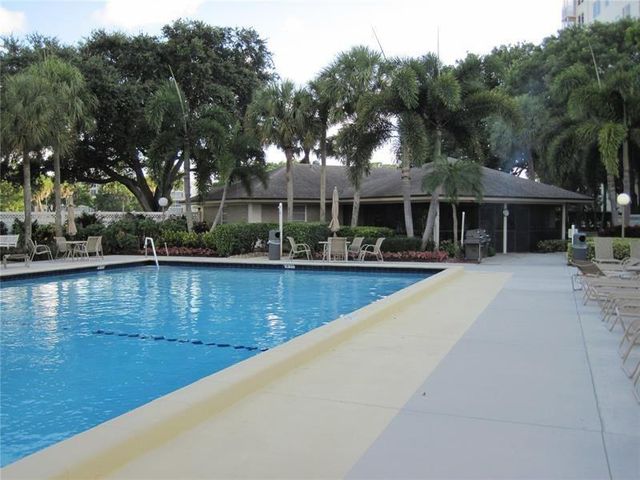 3507 Oaks Way 307, Pompano Beach, FL 33069