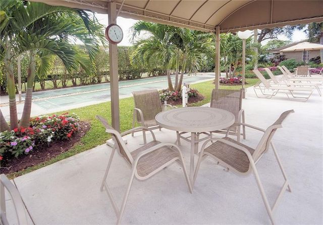 3507 Oaks Way 307, Pompano Beach, FL 33069
