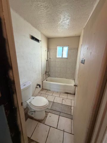 302 Mullen Road NE, Albuquerque, NM 87107