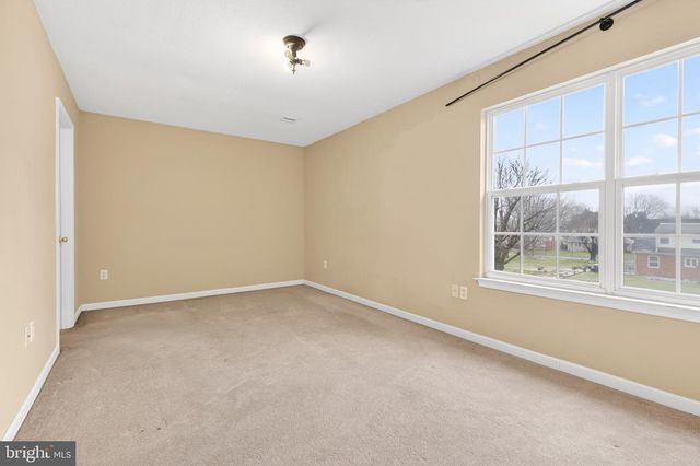 352 KNOLLWOOD RD, Millersville, PA 17551