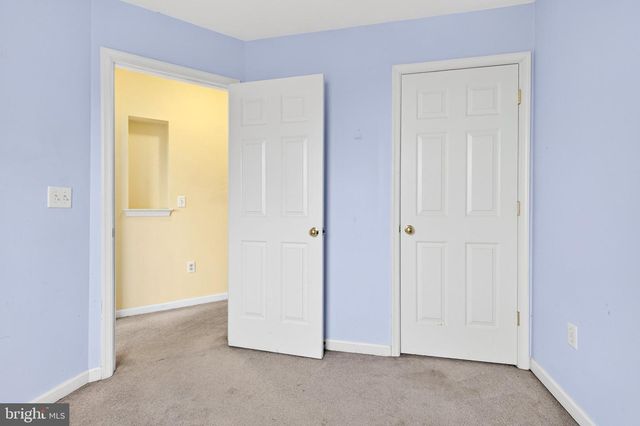 352 KNOLLWOOD RD, Millersville, PA 17551